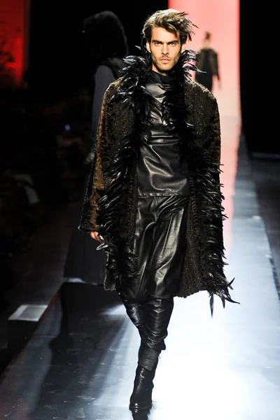 Look 18